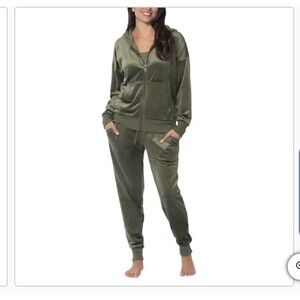 Felina Women’s Velour Hoodie And Jogger Set Green Small NWOT